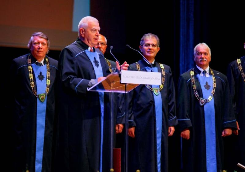 Egyetemnünk a Magyar Felsőoktatás Napján honoris causa doktori címet adományozott Buzsáki György agykutatónak