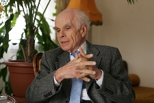 Dr. László Ervin