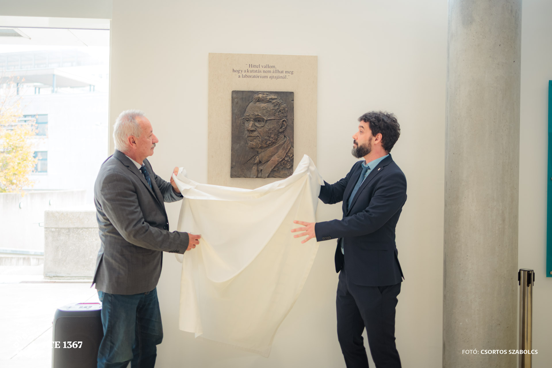 dr. Miseta Attila, a PTE rektora, aki dr. Kemenesi Gáborral, a PTE Virológiai Nemzeti Laboratórium vezetője