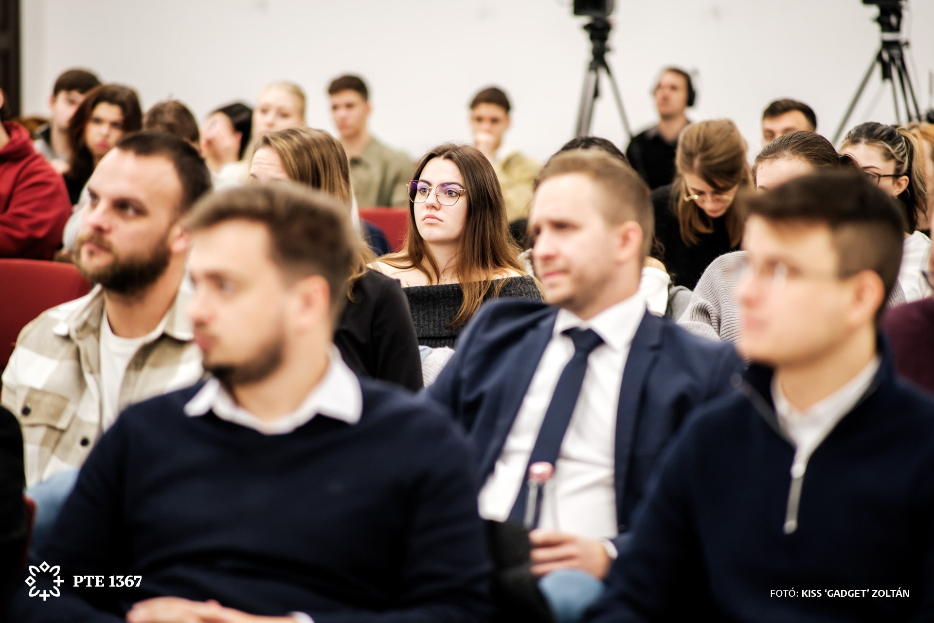 „Kérdezd a minisztert!”