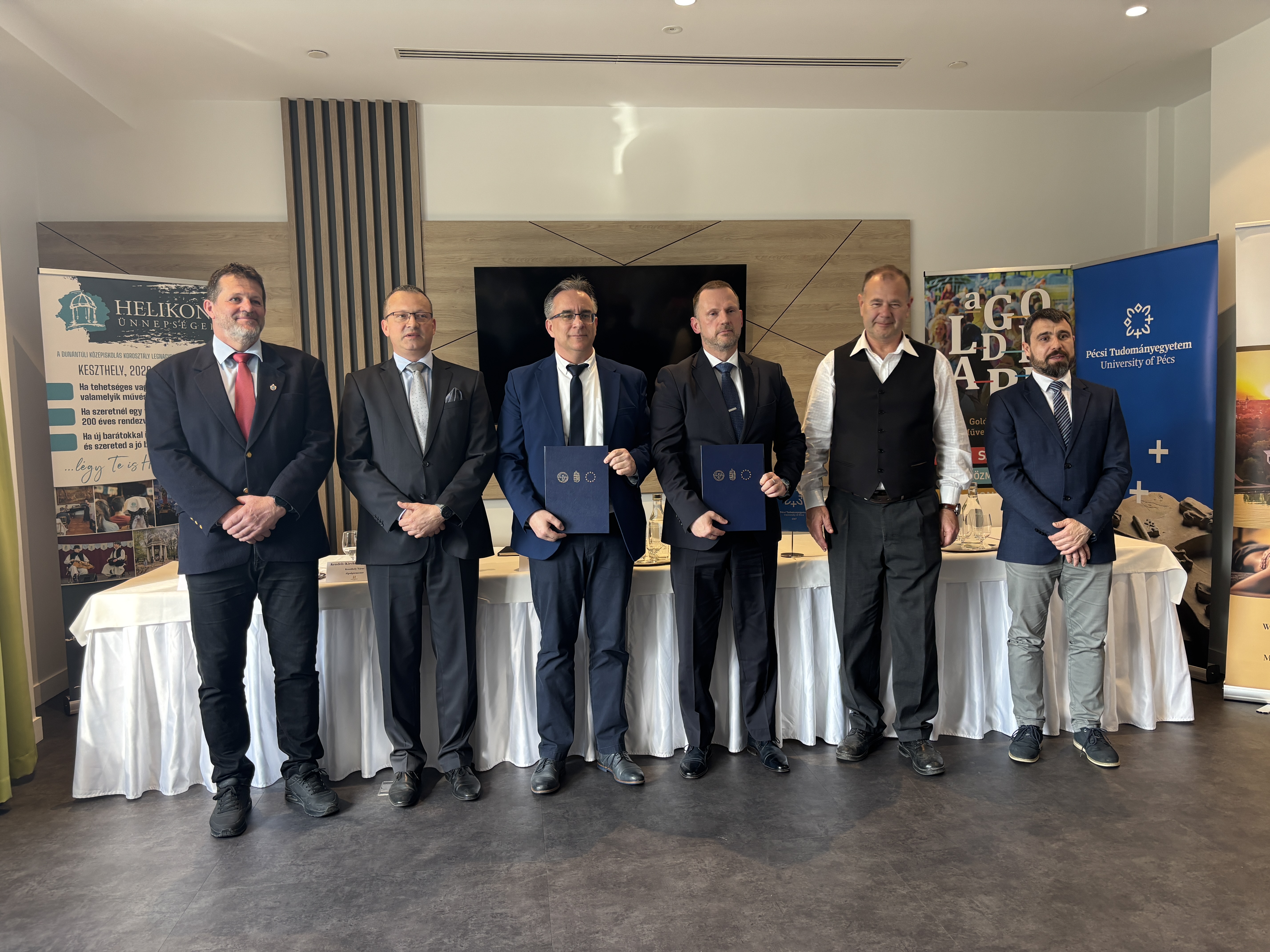 A Helikoni Ünnepségek Alapítvány és a Pécsi Tudományegyetem együttműködési megállapodásának hivatalos aláírása