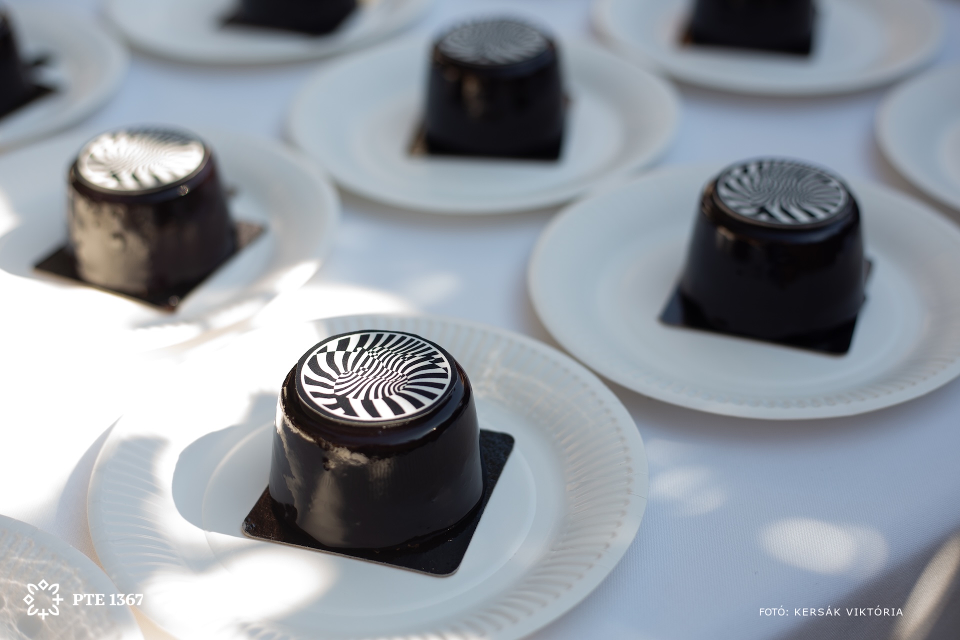 Mandulás Workshop és Desszert&nbsp;Műhely&nbsp;Vasarely&nbsp;desszertkreáció