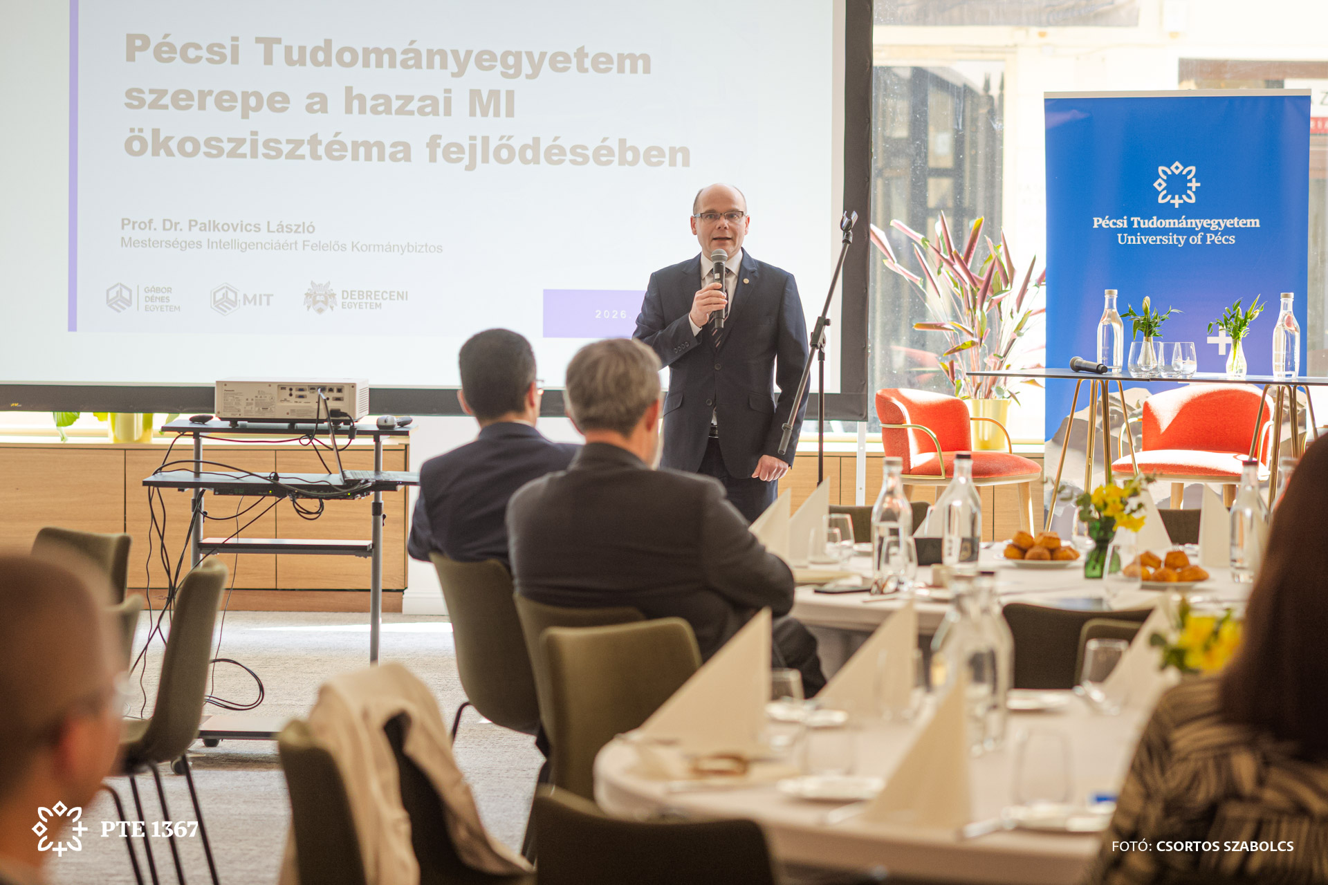 dr. Betlehem József általános, stratégiai és kapcsolati rektorhelyettes PTE