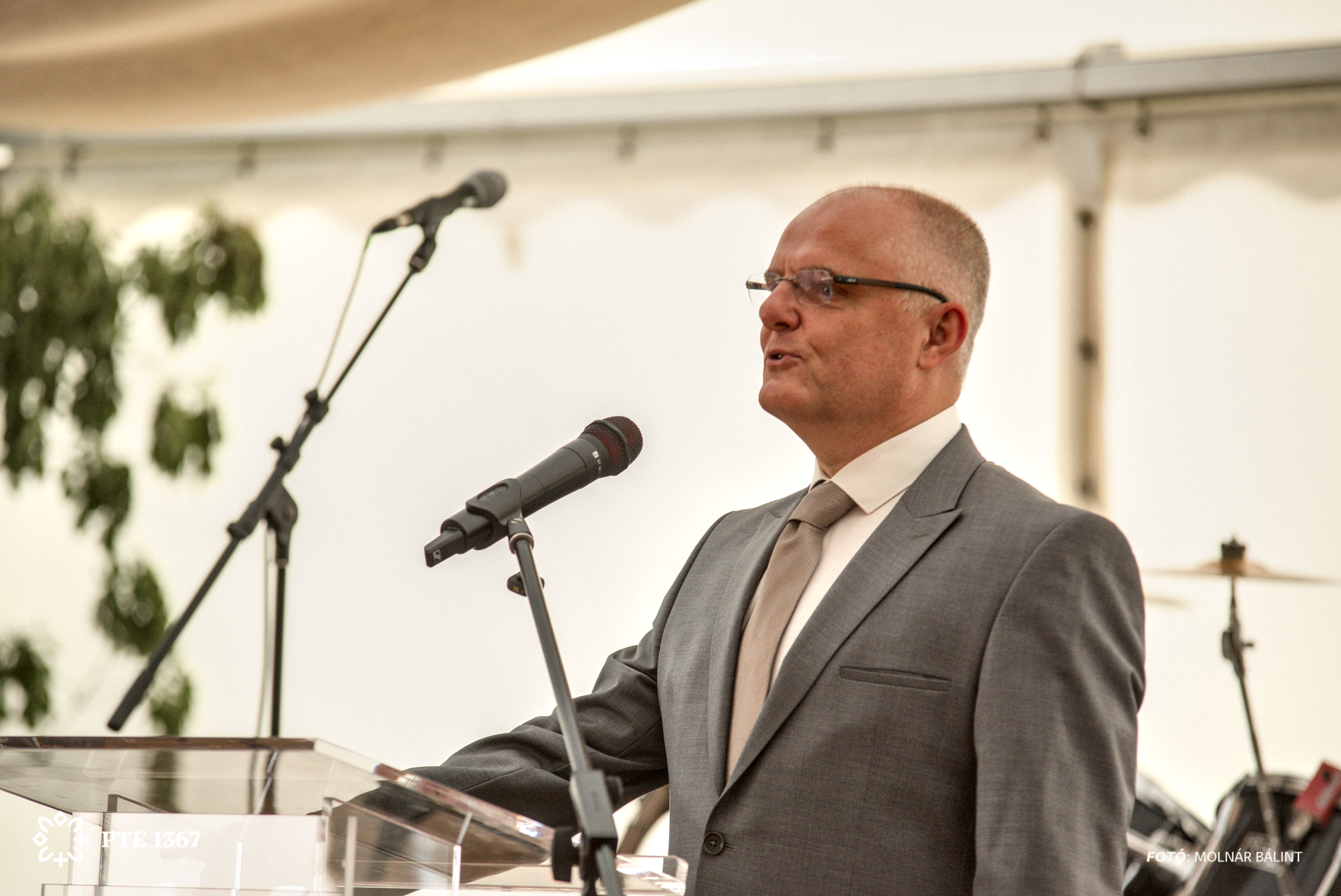  dr. Komócsi András, a PTE tudományos rektorhelyettese