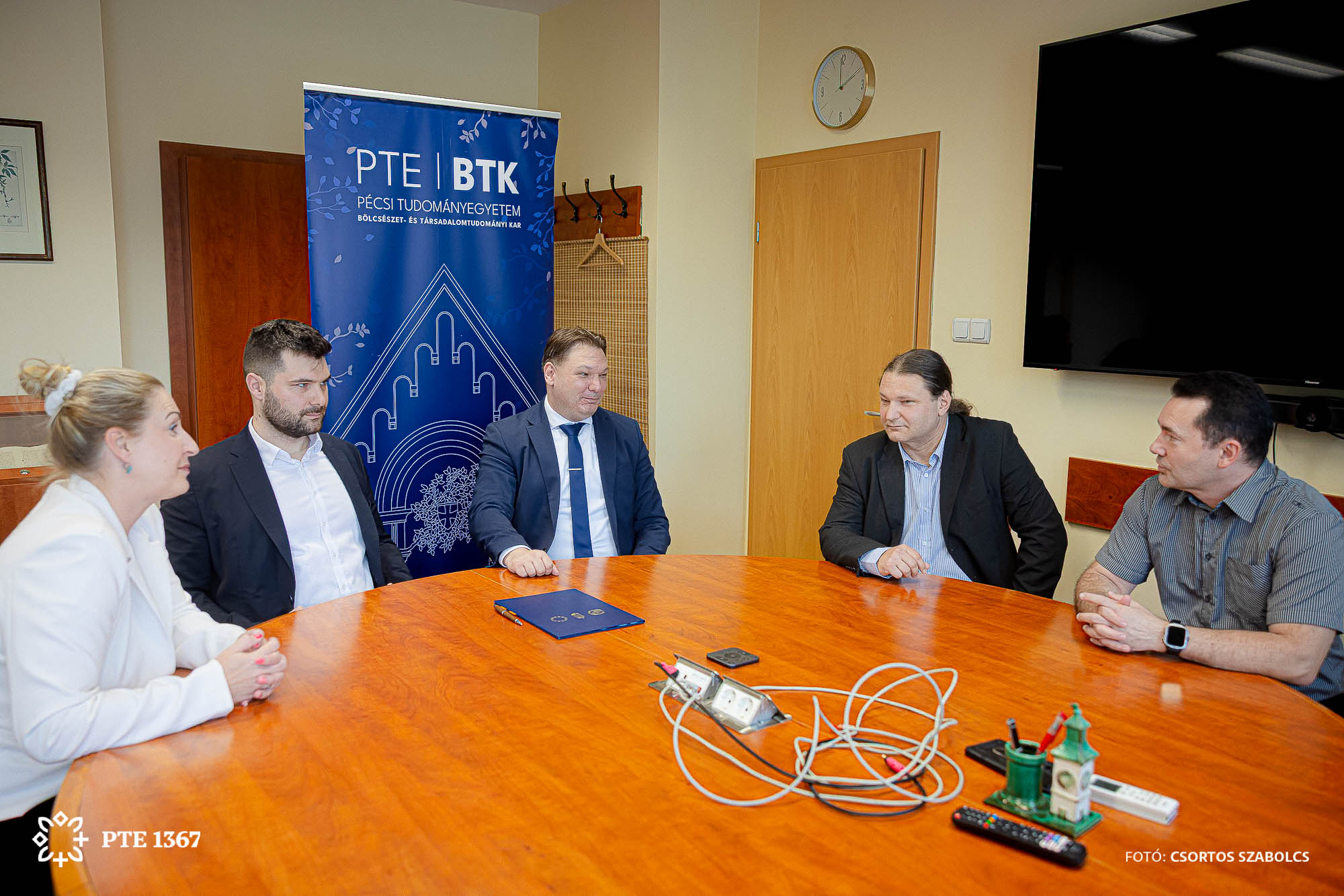 Együttműködési megállapodást kötött a PTE BTK és a VIAPAN Group 