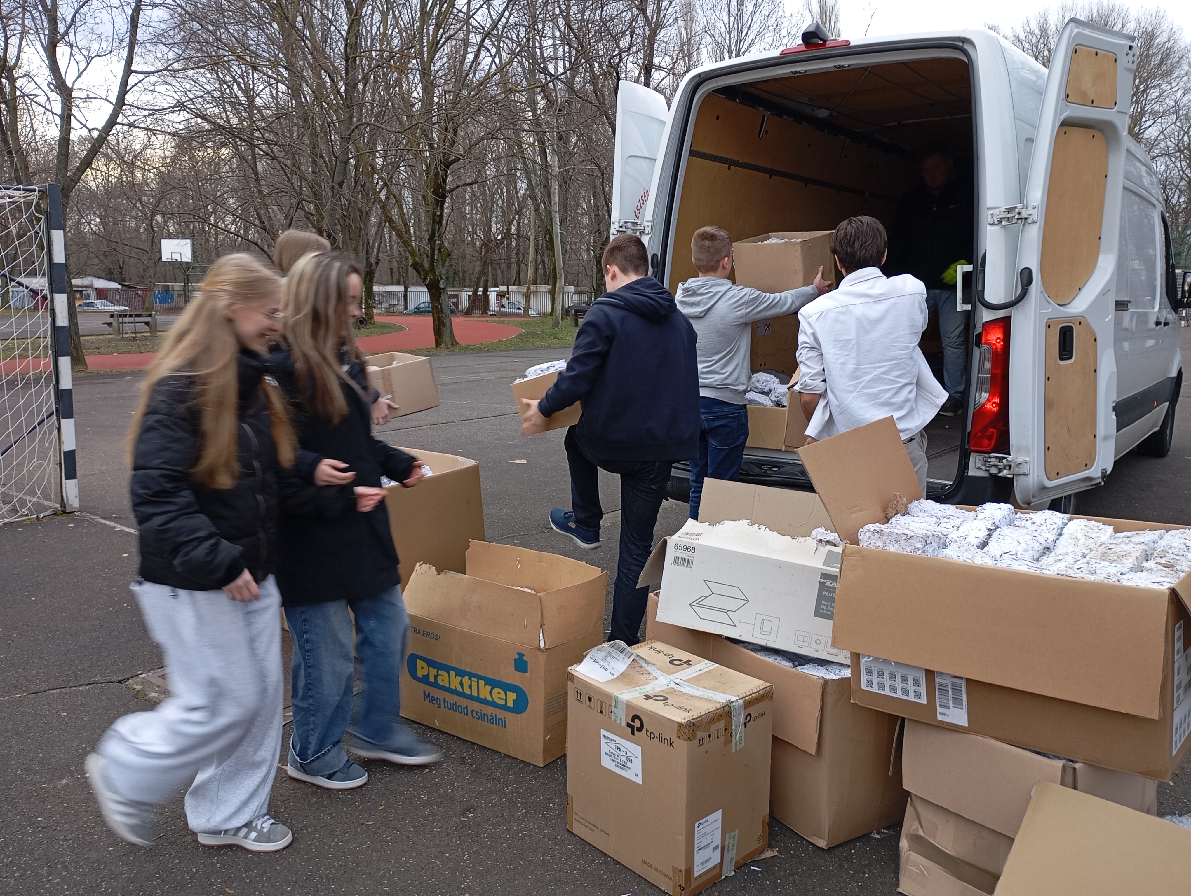 Fenntarthatóság és társadalmi felelősségvállalás kéz a kézben – idén is segítettek a Babits diákjai