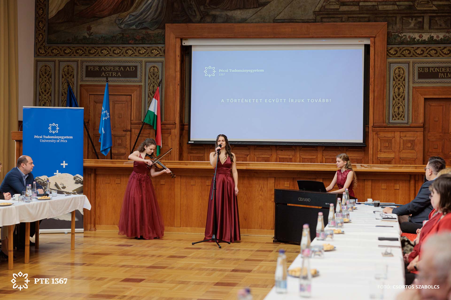 Fellépő hölgyek az Adventi Sajtószalonon