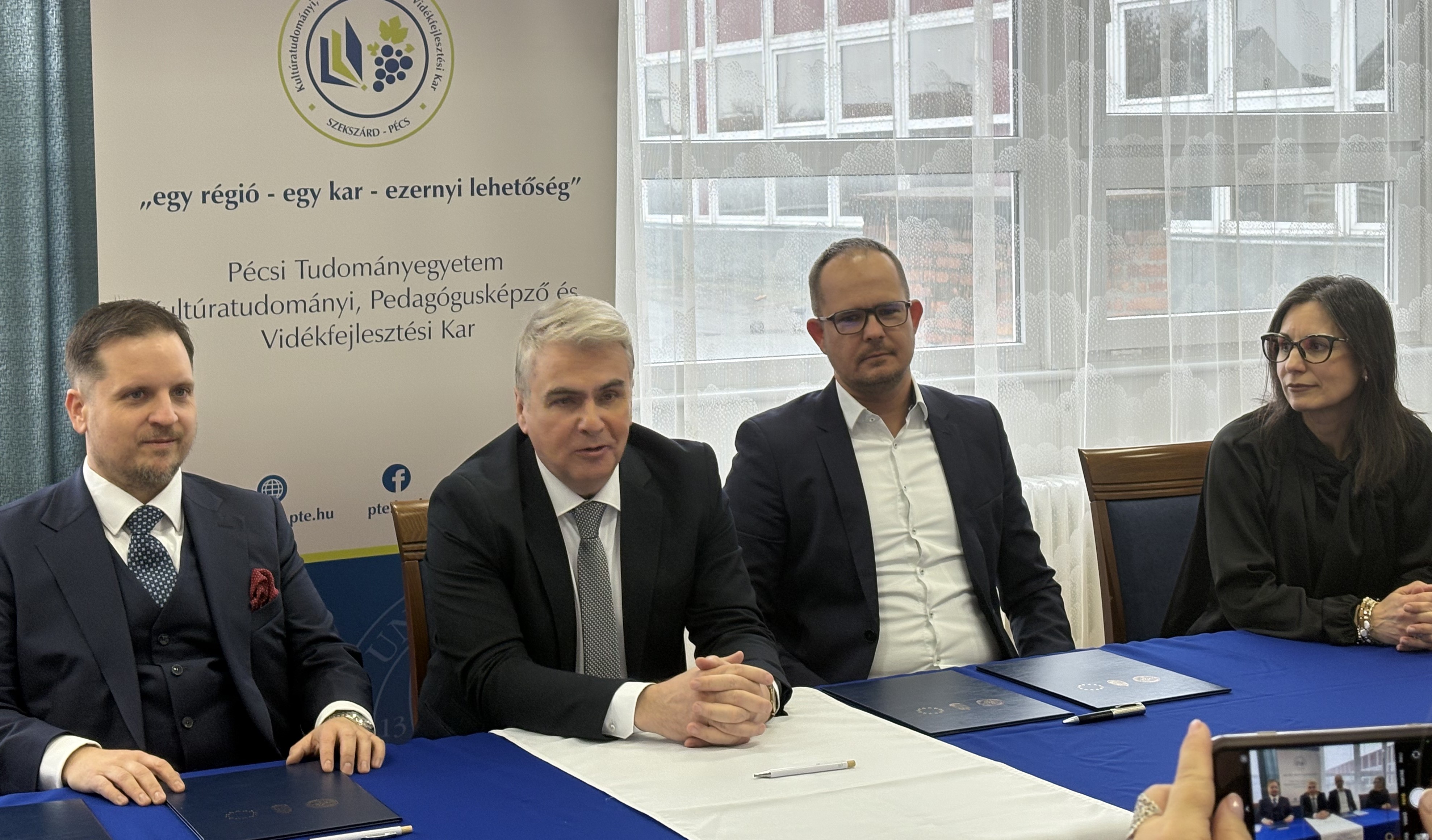 Együttműködési megállapodást kötött a Pécsi Tudományegyetem Szekszárdi Kara két mezőgazdasági partnerrel