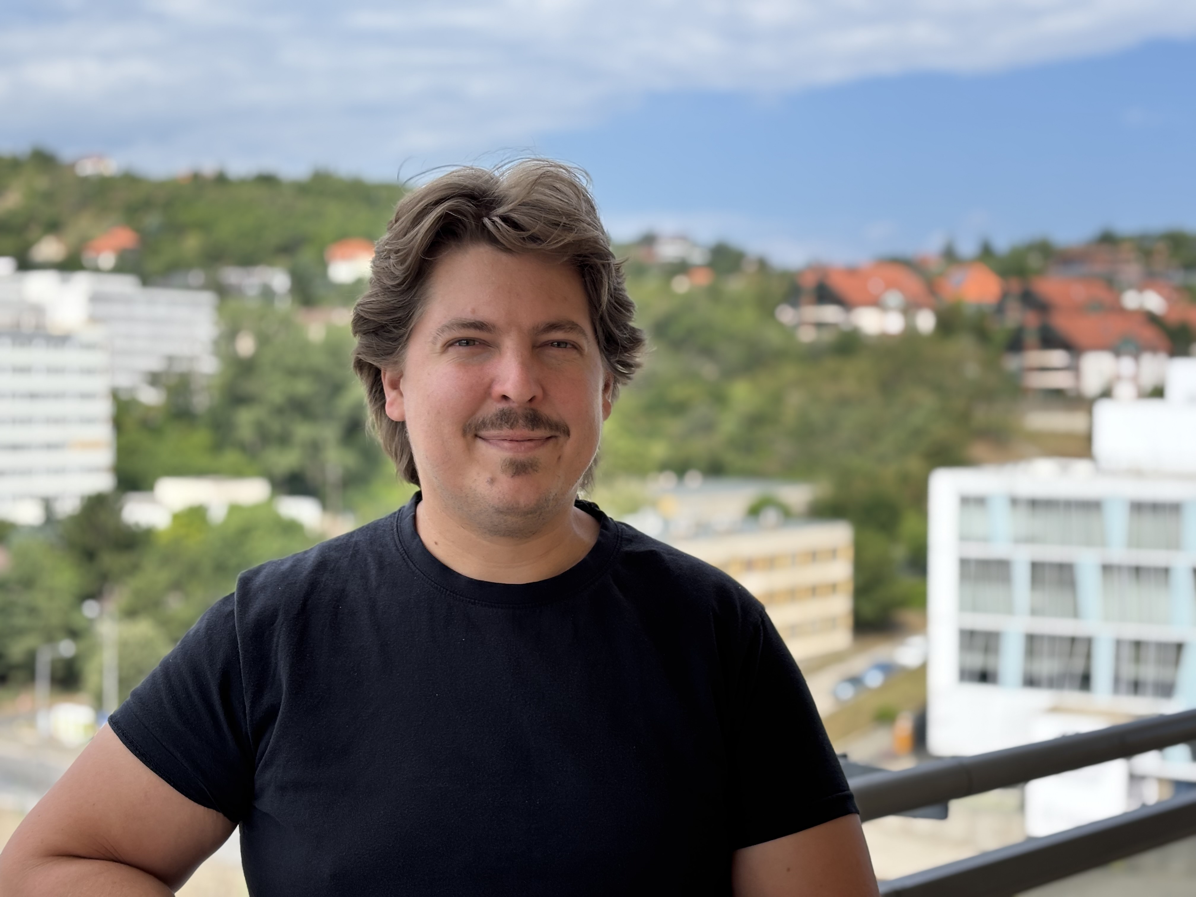 Nevetnikék Alapítvány Csabai Dávid