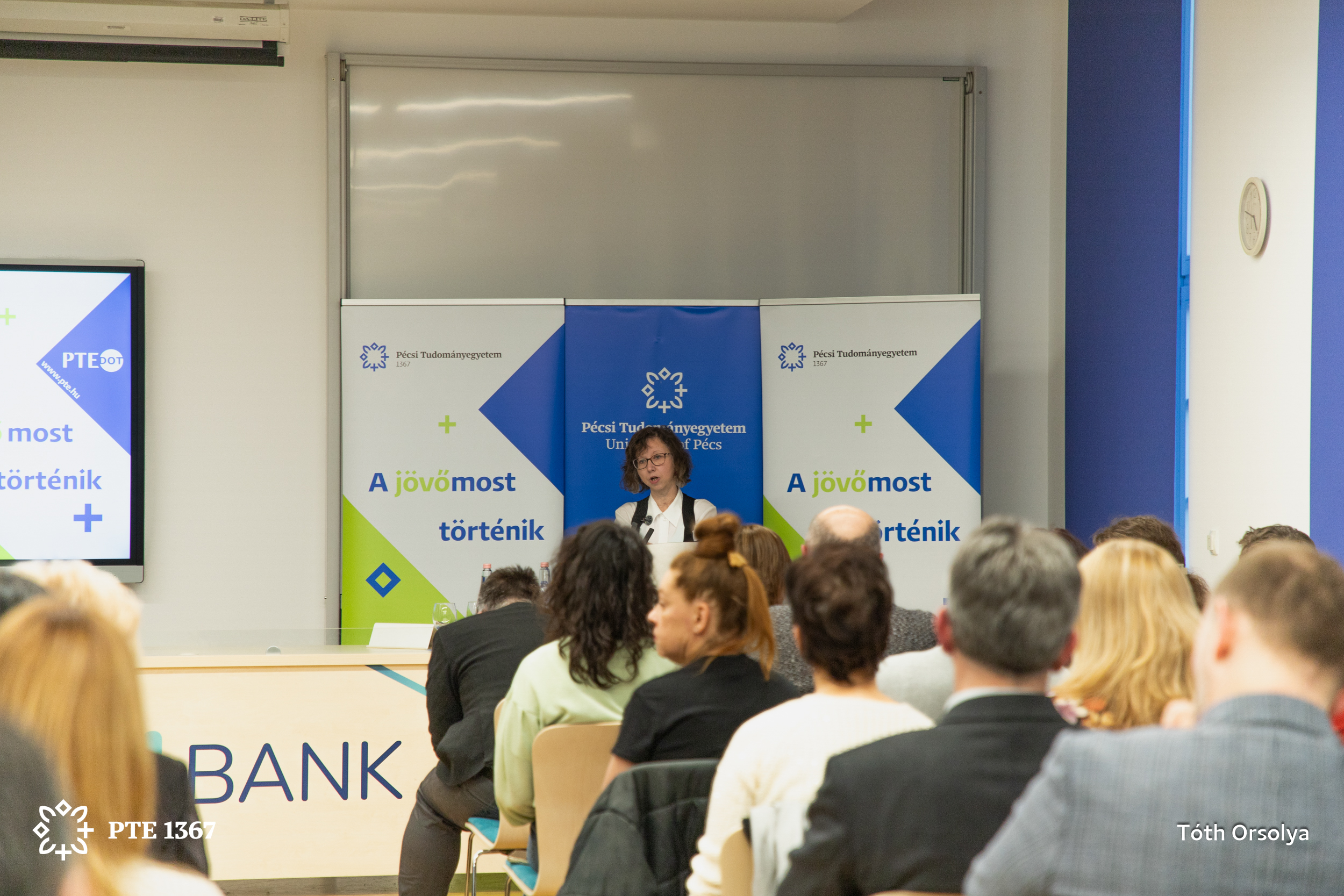 Úton a digitális jövő felé: Innováció és tanulástámogatás a PTE-n Fodorné Tóth Krisztina