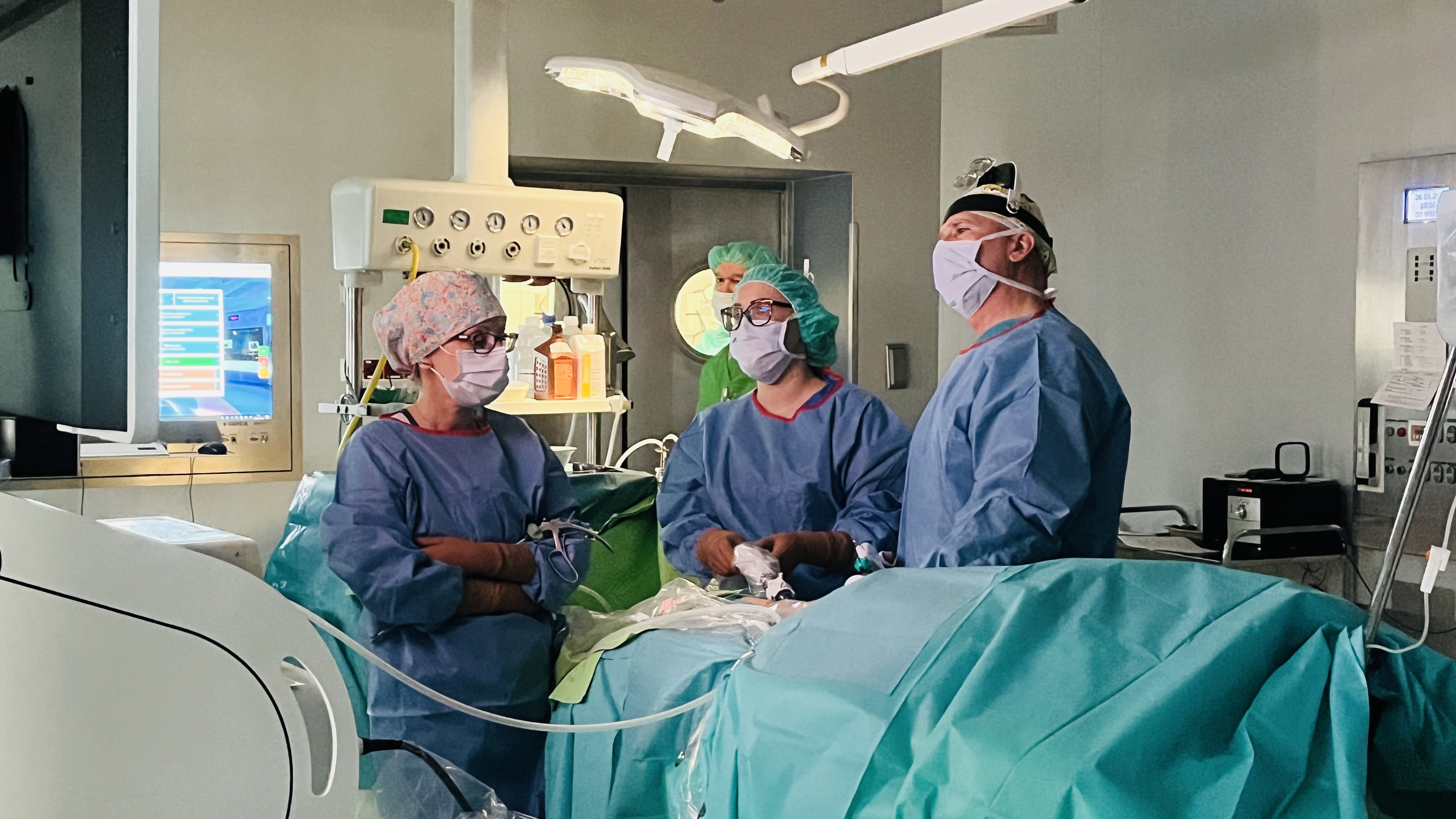 Magyarországon az első keresztdonációs vesetranszplantációt a Pécsi Klinikai Központban végezték el