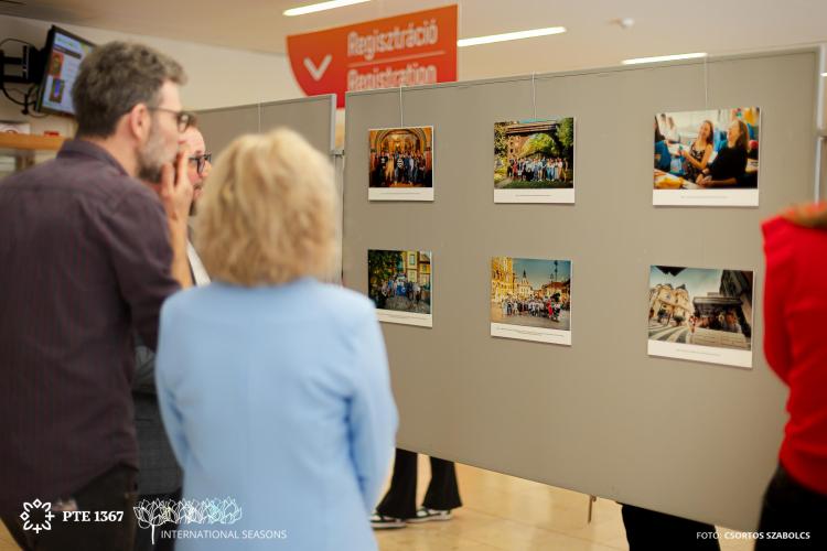 20260415 10 éves a Pécs Summer School Program kiállításmegnyitó