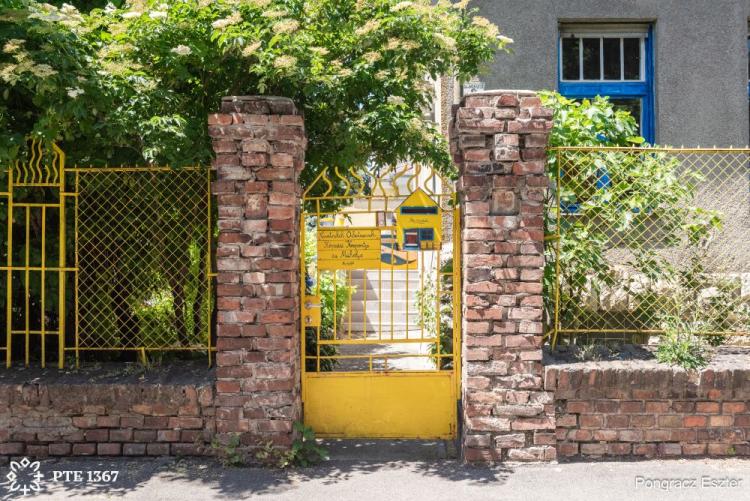 20260528 Nevetnikék Kőműves Glória