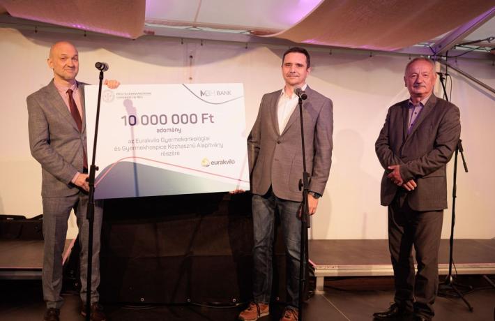 Az MBH Bank 10 millió forinttal segíti a pécsi gyermekonkológiai osztály fejlesztését