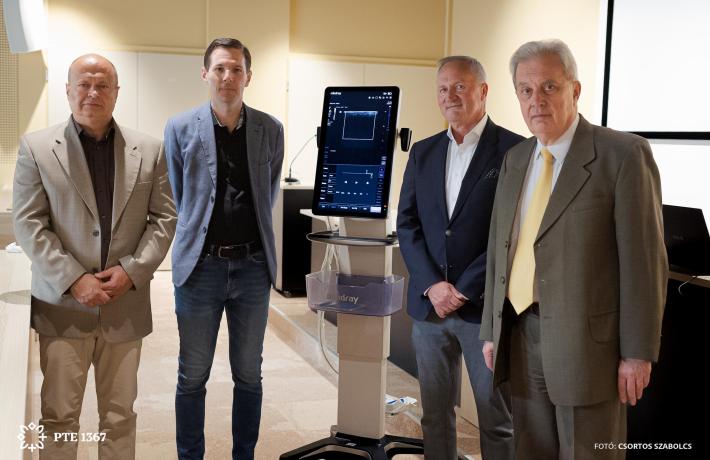 A Schneider Autóház 10 millió forintos adománya a pécsi gyermekekért