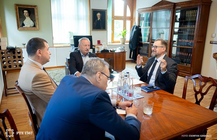 Koszovói diplomáciai látogatás a Pécsi Tudományegyetemen
