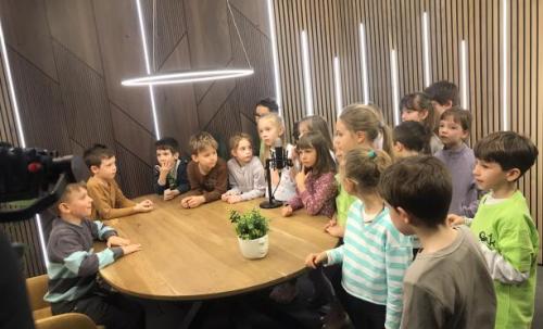 Gyermekhangok a pécsi buszokon - PTE Egyes Gyakorló