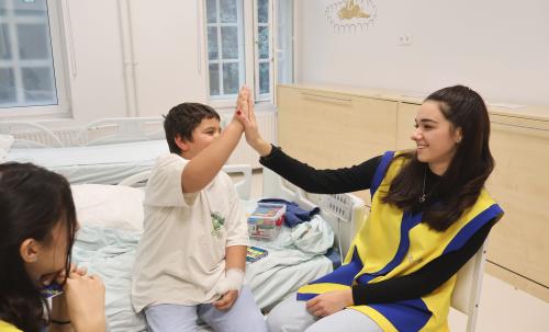 Simon Dzsenifer Nevetnikék