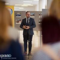 20260415 10 éves a Pécs Summer School Program kiállításmegnyitó