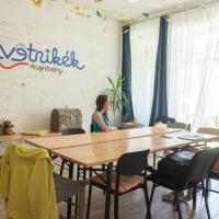 20260528 Nevetnikék Kőműves Glória 