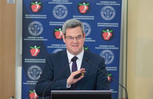 Orvosi diploma nélkül írhatnak fel egyes recepteket ápolók a jövőben (Blikk)