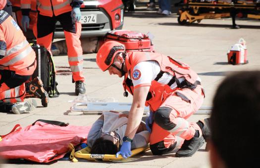 Tömegbe csapódik egy autó a pécsi Széchenyi téren – nemzetközi mentési bemutató lesz a városban (Magyar Nemzet)